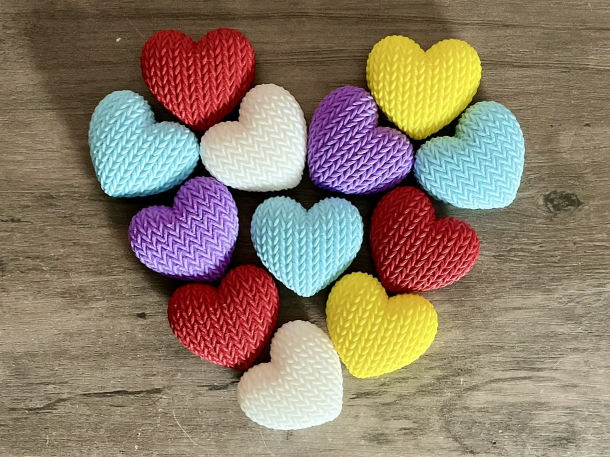 Knitted heart print